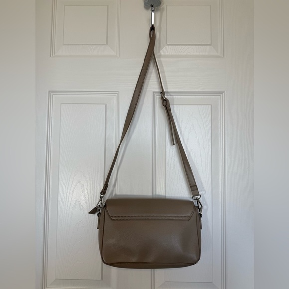 4/$20 Badgley Mischka NWOT cross body purse with logo bow detail - Picture 12 of 13